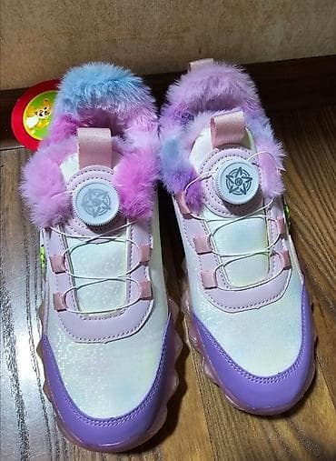 Сабо: Продаю детские утеплённые кроссовки 38 размера. Маломерки. С тёплым — 1