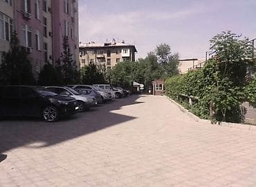80: 🏡 Сдается просторная квартира в центре Бишкека! 📍 Адрес: ул — 10