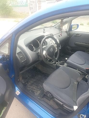 Honda Fit: 2006 г., 1.4 л, Механика, Бензин, Хэтчбэк