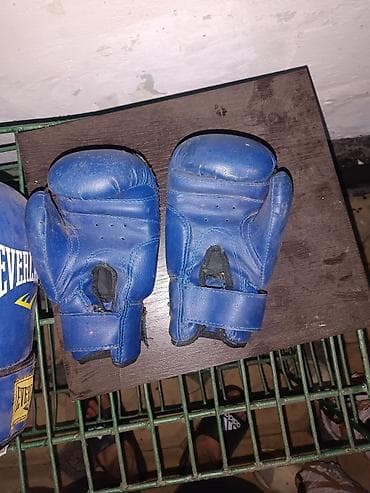 подводный фонарь: Перчатки боксерские Everlast, синие. состояние как новое - Формат — 2