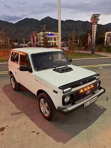машина жыгули: ВАЗ (ЛАДА) 4x4 Niva: 2010 г., 1.7 л, Кол менен иштөөчү, Бензин, Жол тандабас — 2