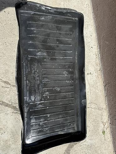 запчасти комбайн: Плоские Резиновые Полики Для багажника Daewoo, цвет - Черный — 1