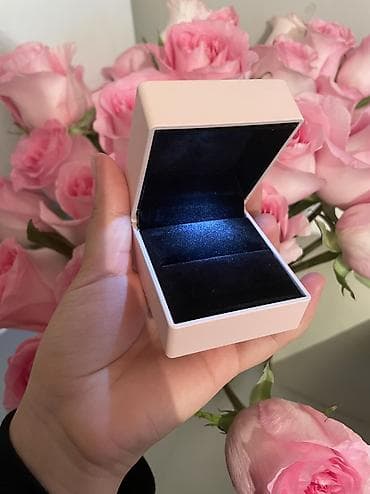 Коробочки для ювелирных изделий с подсветкой - Назначение: футляры at lalafo.kg Коробочки для ювелирных изделий с подсветкой - Назначение: футляры