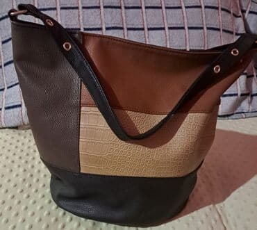 Спецодежда: Женская сумка-шопер/хобо из экокожи с комбинированным дизайном — 1