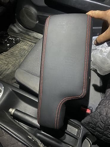 аксессуары хонда фит: Подлокотник Honda, цвет - Черный, Новый, Самовывоз — 3
