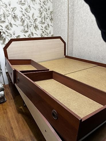 Кровать выдвижными ящиками - Конструкция: подиумная кровать с высоким