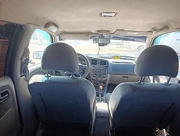 свет: Nissan Almera: 2001 г., Ручные, Бензин, Хэтчбэк — 3