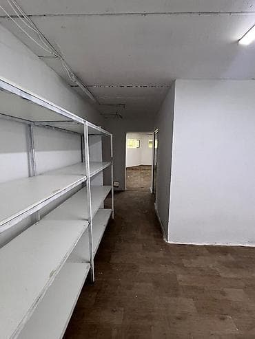 Коммерческая недвижимость: Сдается в аренду полуподвальные помещение. Характеристики: - — 4