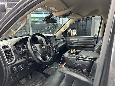 Транспорт: Chrysler : 2019 г., 5.7 л, Автомат, Газ, Пикап — 6