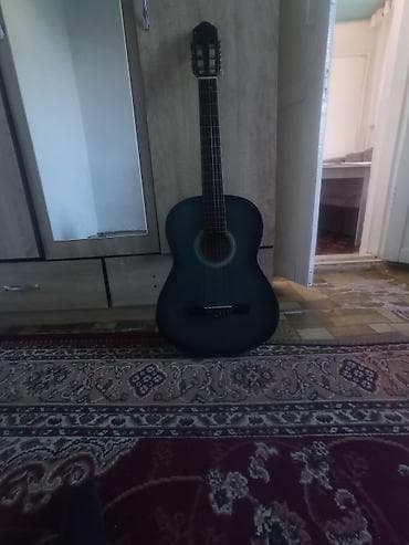 Велосипеддер: Классическая акустическая гитара 4/4, корпус полноразмерный. Цвет — — 4