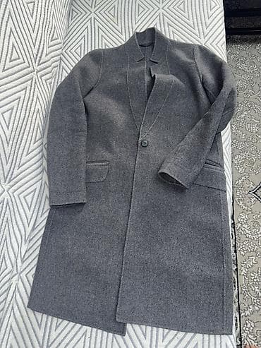Пуховики и зимние куртки: Серое женское пальто классического кроя Размер XS-S Покупала в Зара — 1