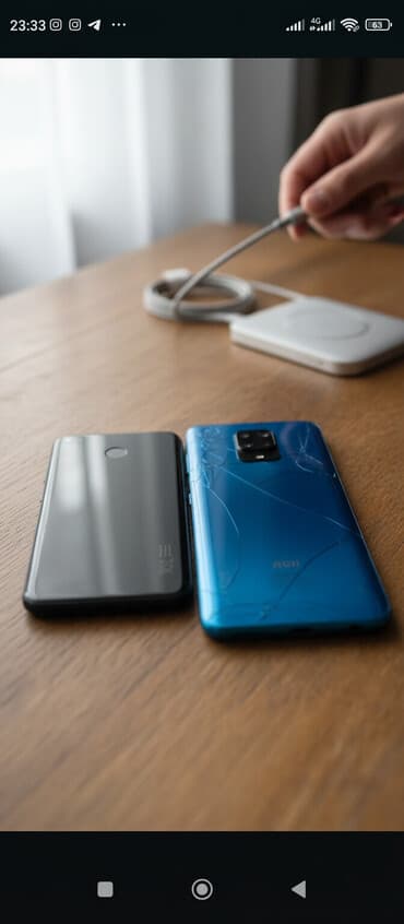 купить бу ноутбук: Два смартфона комплектом. 1) Черный смартфон: - Моноблок с экраном — 1