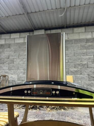 кухонные вытяжки: Кухонная вытяжка купольного типа с изогнутым стеклянным козырьком - — 2