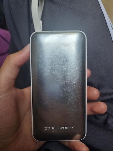 Внешний аккумулятор (power bank) - Компактный прямоугольный корпус с