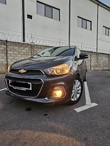 Chevrolet Spark: 2017 г., 1 л, Вариатор, Бензин, Хэтчбэк