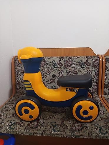 Каталка-беговел для малышей Candy - Яркий четырехколесный