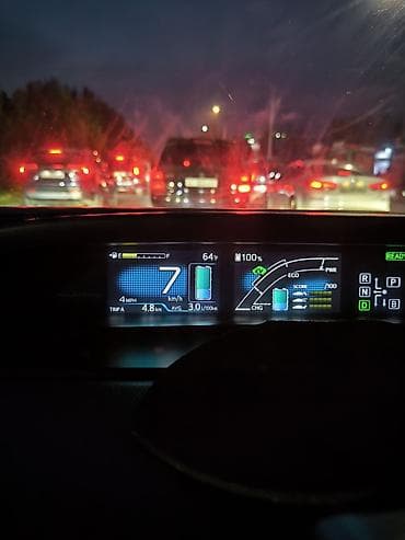 byd e9: Toyota Prius: 2017 г., 1.8 л, Автомат, Гибрид, Хэтчбэк — 5