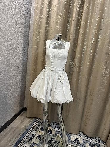 коктейльное: Платье с корсетным лифом и воздушной пузырь-юбкой - Силуэт — 4