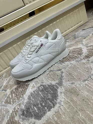 слипоны бу: Белые кроссовки в классическом ретро-стиле.размер 36(новый - Верх — 4