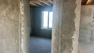 эмне сай: 🏡 САТЫЛАТ! ЗАМАНБАП ЖАНА КЕҢ ҮЙ 📍 Үйдүн жалпы аянты: 185 м² 🏠 Эки — 8