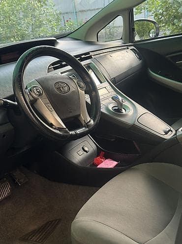 prius v: Toyota Prius: 2012 г., 1.8 л, Гибрид, Седан — 7