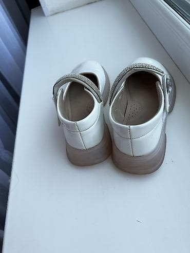 Топы и рубашки: Детские туфли-мэри джейн для девочки - Цвет: белый (глянцевая — 4