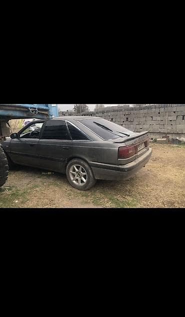 Mazda 626: 1989 г., Кол менен иштөөчү, Бензин, Хетчбек — 3