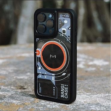 Чехол для телефона черного цвета с прозрачной вставкой и техническим