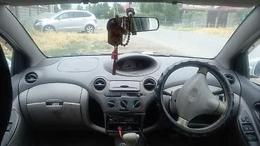 торпедо: Toyota Platz: 2001 г., Автомат, Бензин, Седан — 1