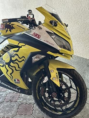 Мотоциклдер: Спортивный мотоцикл в стиле supersport, яркий жёлтый тюнинг. Основные — 4