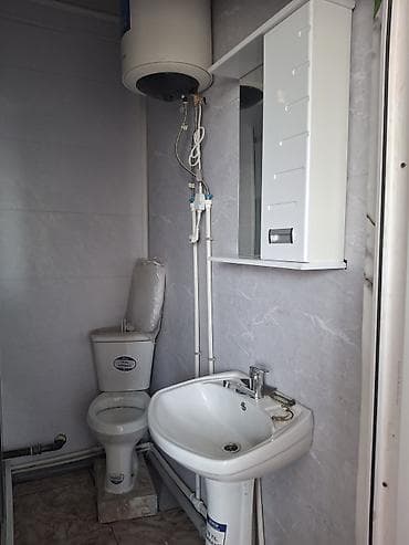 Студия с санузлом и кухонной зоной. - Планировка: светлая комната с