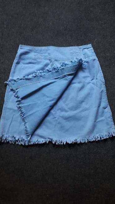 Жеке буюмдар: Джинсовая юбка,с запахом на липучке,в отличном состояние,длина — 2