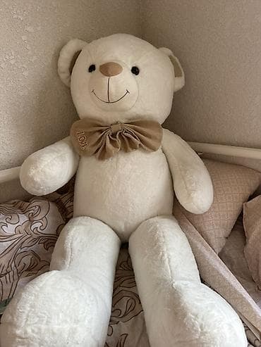 Большой плюшевый мишка - Цвет: молочно‑белый с бежевыми акцентами -