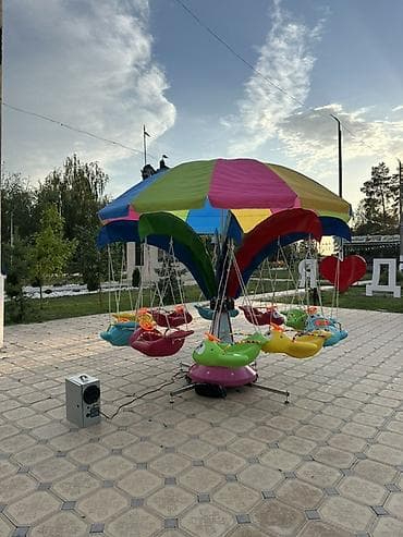 Детская карусель «самолётики» с тентом очень в хорошем состоянии почти