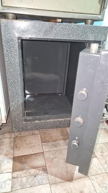 Стулья, табуретки: СЕЙФЫ. !!! Огнестойкий взломостойкий, цена: договорная. У нас — 5