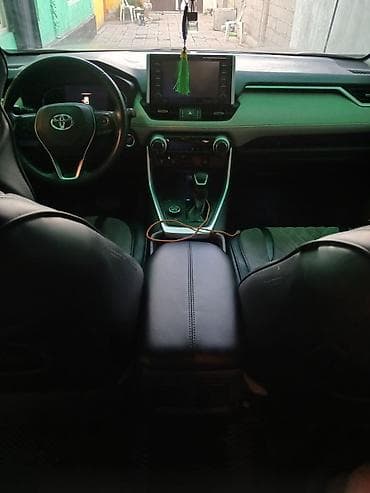 step 2: Toyota RAV4 — интерьер и элементы управления - Современная передняя — 3