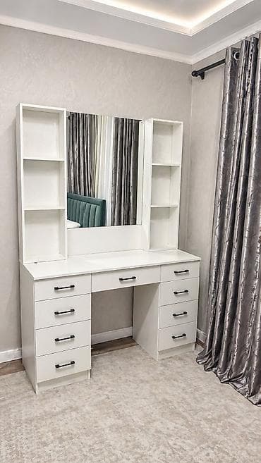 старинные вещи: СРОЧНО ПРОДАЮ 🤍 Туалетный столик с зеркалом Очень удобный и — 4