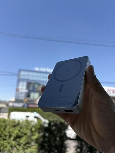 на аккумуляторе: Внешний аккумулятор WiWU с поддержкой MagSafe - Емкость: 10000 мА·ч — 6