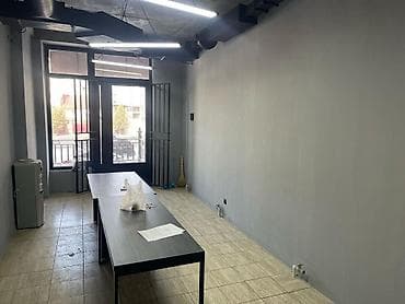 по первой линии: Аренда офисов, 35 м², В жилом комплексе — 3