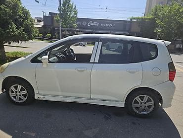 Honda: Honda Fit: 2004 г., 1.5 л, Вариатор, Хэтчбэк — 3