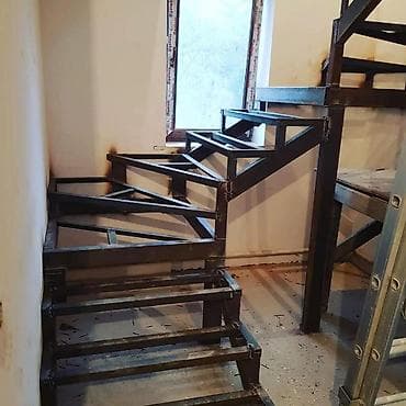 замена крыши дома: Деревянная лестница Для дома, Форма лестницы: Прямая, Стиль: Классический — 10