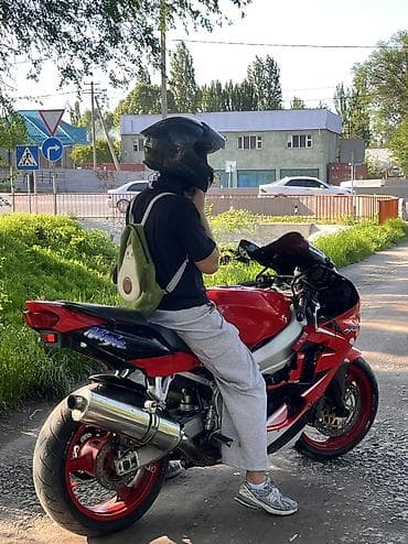 mersedes r18: 150000 срочно окончательно до июня Красный спортивный мотоцикл — 4