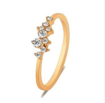 свадебные платья для покрытых: Кольцо с изящным дизайном, украшенное россыпью сверкающих фианитов — 2