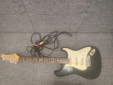 электрогитаа: Электрогитара формата Stratocaster с кабелем - Корпус: форма Strat — 1
