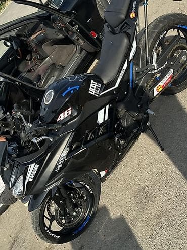 gsx 200: Спортивный мотоцикл в стилистике спортбайка, черный цвет, с обвесом и — 2