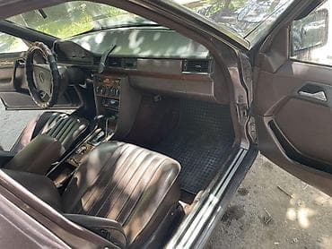 c class w204: Mercedes-Benz W124: 1995 г., 2.2 л, Автомат, Бензин, Седан — 10
