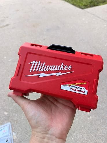 Инструменты: Аккумуляторная ударная дрель/шуруповёрт Milwaukee M12 FUEL (каркас — 4