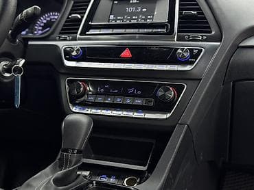 Hyundai Sonata: 2023 г., 2 л, Автомат, Газ, Седан — 9