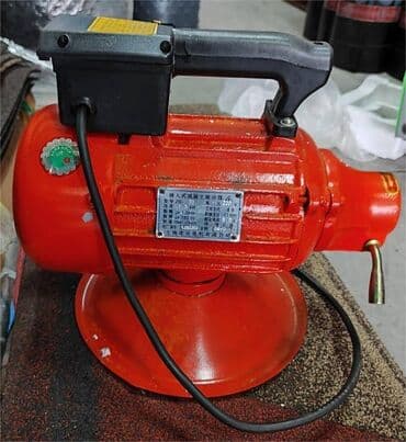 тигүүчү машиналар бу: Продаю вибродвигатель глуб. 220В 1,5кВт ZN-70 (новый) — 3