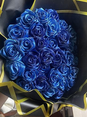 боос кой: Букет из искусственных роз - Роскошная композиция из ярко-синих роз — 1